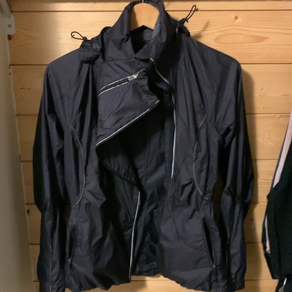 Lululemon running jacket with hood - Picture 1 of 5